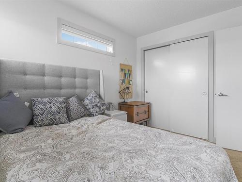 322 42 Ave Nw, Edmonton, AB - Indoor Photo Showing Bedroom