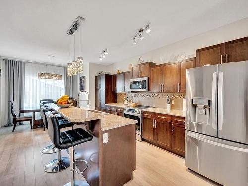 7314 Armour Crescent, Edmonton, AB - Indoor Photo Showing Kitchen With Upgraded Kitchen