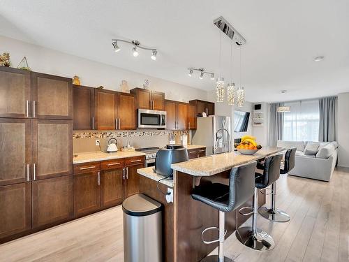 7314 Armour Crescent, Edmonton, AB - Indoor Photo Showing Kitchen With Upgraded Kitchen