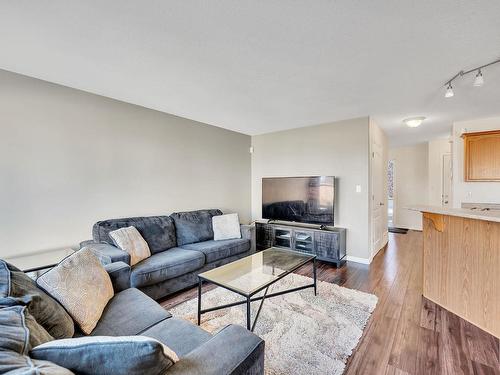 11412 169 Ave Nw, Edmonton, AB - Indoor Photo Showing Living Room