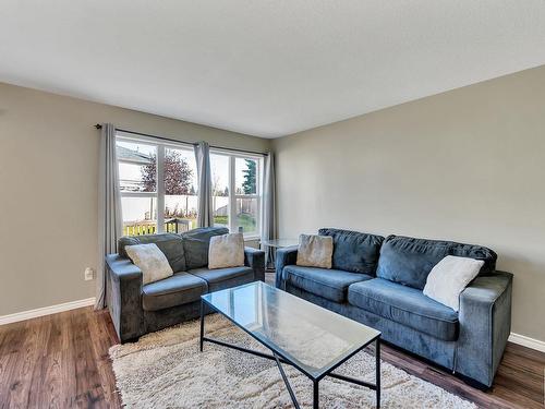 11412 169 Ave Nw, Edmonton, AB - Indoor Photo Showing Living Room