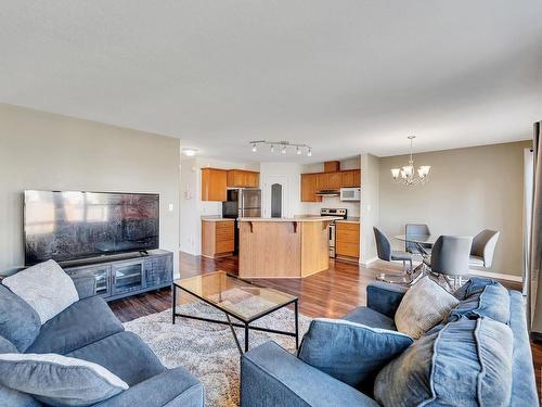 11412 169 Ave Nw, Edmonton, AB - Indoor Photo Showing Living Room