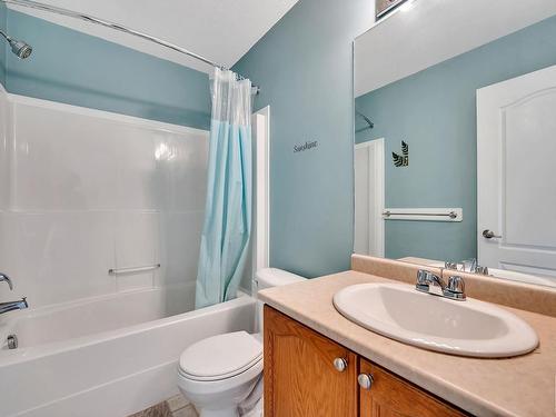 11412 169 Ave Nw, Edmonton, AB - Indoor Photo Showing Bathroom