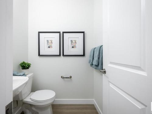 4811 Hawthorn Bend Bend, Edmonton, AB - Indoor Photo Showing Bathroom