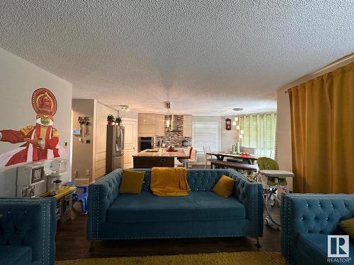 8711 10 Avenue, Edmonton, AB - Indoor Photo Showing Living Room