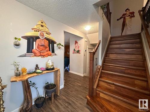 8711 10 Avenue, Edmonton, AB - Indoor Photo Showing Other Room