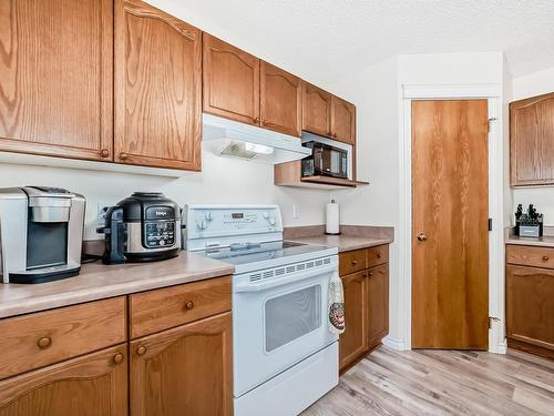 23 Christina Way, Sherwood Park, AB - Indoor Photo Showing Kitchen