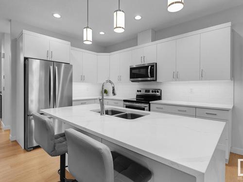 39 4517 190A Street, Edmonton, AB - Indoor Photo Showing Kitchen With Stainless Steel Kitchen With Double Sink With Upgraded Kitchen