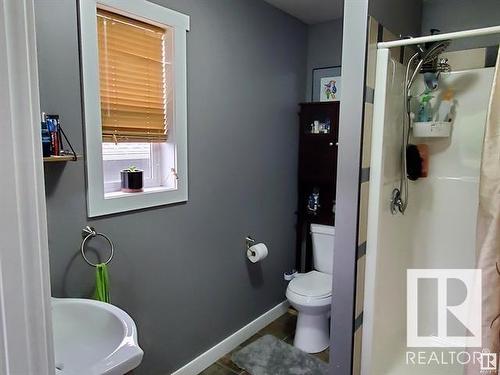 4908 50 Street, Peers, AB - Indoor Photo Showing Bathroom