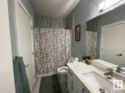 7780 174B Avenue, Edmonton, AB - Indoor Photo Showing Bathroom