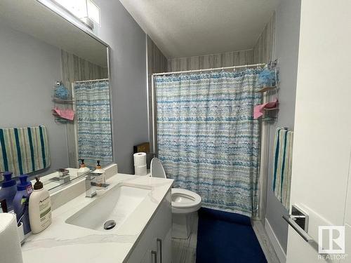 7780 174B Avenue, Edmonton, AB - Indoor Photo Showing Bathroom