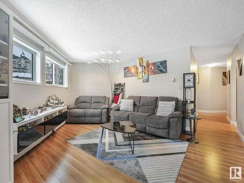 110 15499 Castle Downs Road, Edmonton, AB - Indoor Photo Showing Living Room