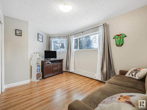 110 15499 Castle Downs Road, Edmonton, AB - Indoor Photo Showing Living Room