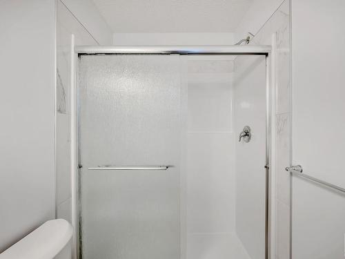 2239 190St Nw, Edmonton, AB - Indoor Photo Showing Bathroom