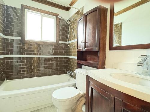 301 Lancaster Terrace, Edmonton, AB - Indoor Photo Showing Bathroom