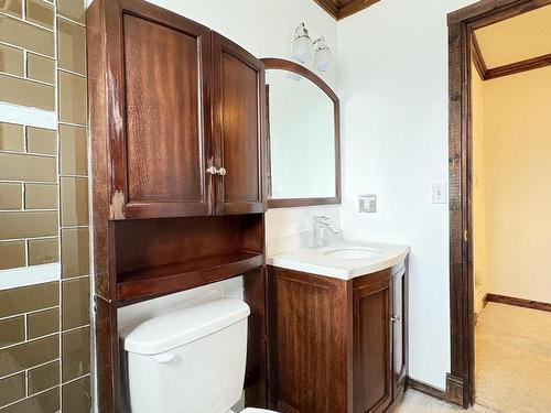 301 Lancaster Terrace, Edmonton, AB - Indoor Photo Showing Bathroom