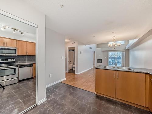 405 10118 106 Avenue, Edmonton, AB - Indoor Photo Showing Kitchen