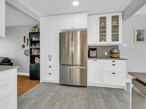 6716 87 St Nw, Edmonton, AB - Indoor Photo Showing Kitchen