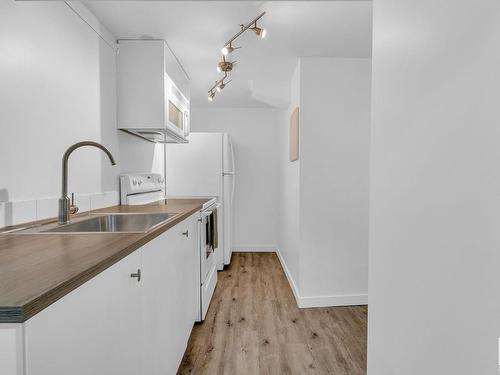 6716 87 St Nw, Edmonton, AB - Indoor Photo Showing Kitchen