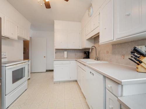 7343 76 Street, Edmonton, AB - Indoor Photo Showing Kitchen