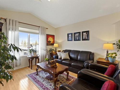 14012 152 Avenue Nw, Edmonton, AB - Indoor Photo Showing Living Room