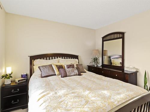 14012 152 Avenue Nw, Edmonton, AB - Indoor Photo Showing Bedroom