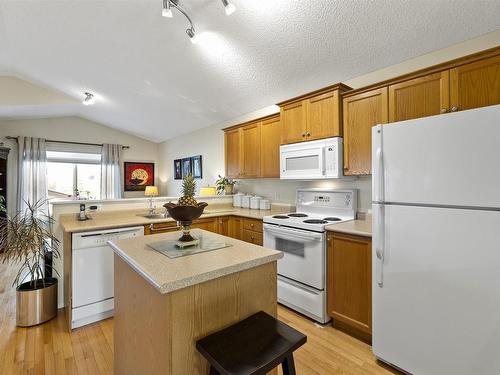 14012 152 Avenue Nw, Edmonton, AB - Indoor Photo Showing Kitchen