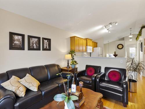 14012 152 Avenue Nw, Edmonton, AB - Indoor Photo Showing Living Room