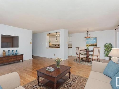 303 9737 112 Street, Edmonton, AB - Indoor Photo Showing Living Room