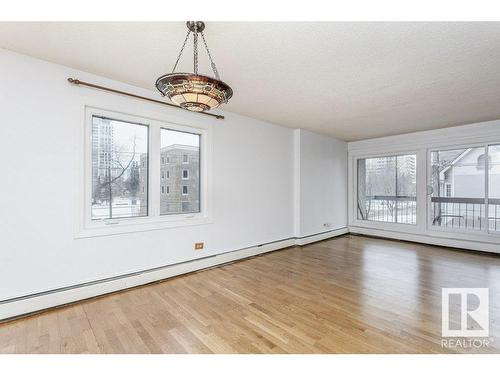 303 9737 112 Street, Edmonton, AB - Indoor Photo Showing Kitchen