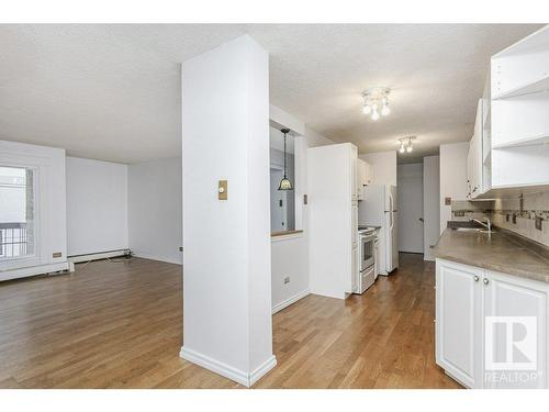 303 9737 112 Street, Edmonton, AB - Indoor Photo Showing Kitchen