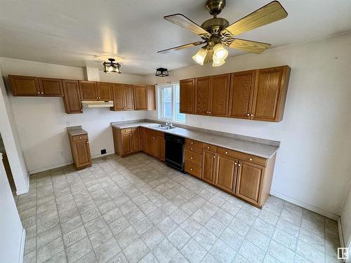 5101 55 Avenue, St. Paul Town, AB - Indoor Photo Showing Kitchen With Double Sink