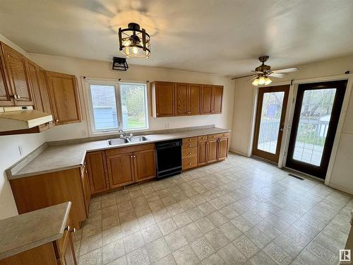 5101 55 Avenue, St. Paul Town, AB - Indoor Photo Showing Kitchen With Double Sink