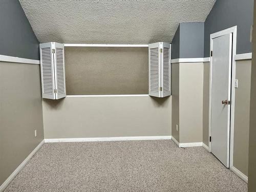 5421 Hillview Crescent, Edmonton, AB - Indoor Photo Showing Other Room