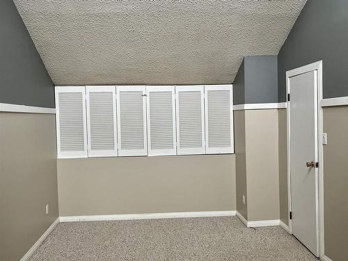 5421 Hillview Crescent, Edmonton, AB - Indoor Photo Showing Other Room