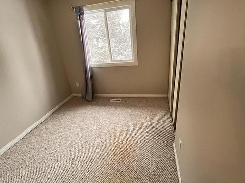 5421 Hillview Crescent, Edmonton, AB - Indoor Photo Showing Other Room