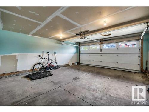 3159 Winspear Crescent, Edmonton, AB - Indoor Photo Showing Garage