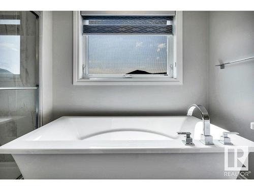 3159 Winspear Crescent, Edmonton, AB - Indoor Photo Showing Bathroom