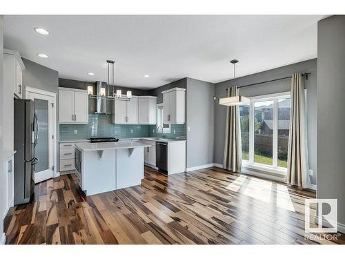 3159 Winspear Crescent, Edmonton, AB - Indoor Photo Showing Kitchen With Upgraded Kitchen