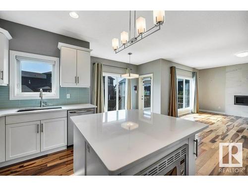 3159 Winspear Crescent, Edmonton, AB - Indoor Photo Showing Kitchen