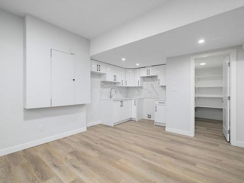 1415 11 Avenue, Edmonton, AB - Indoor Photo Showing Kitchen