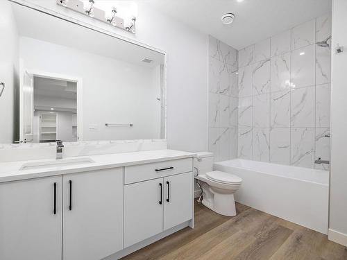 1415 11 Avenue, Edmonton, AB - Indoor Photo Showing Bathroom