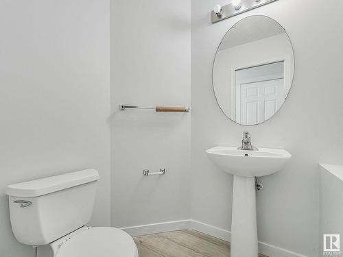 7706 15 Avenue, Edmonton, AB - Indoor Photo Showing Bathroom