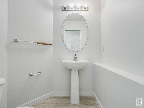 7706 15 Avenue, Edmonton, AB - Indoor Photo Showing Bathroom