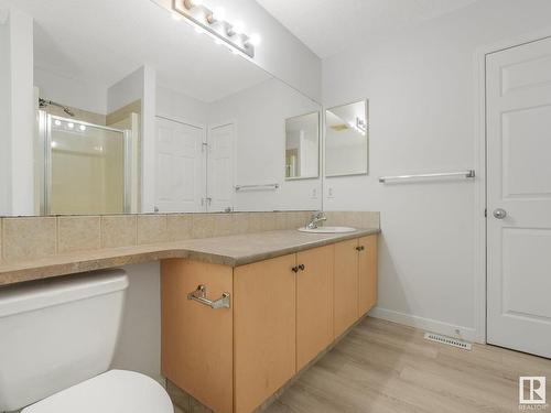 7706 15 Avenue, Edmonton, AB - Indoor Photo Showing Bathroom