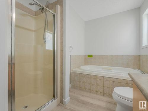 7706 15 Avenue, Edmonton, AB - Indoor Photo Showing Bathroom