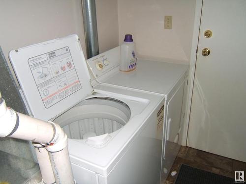 4901 47 Avenue, Myrnam, AB - Indoor Photo Showing Laundry Room