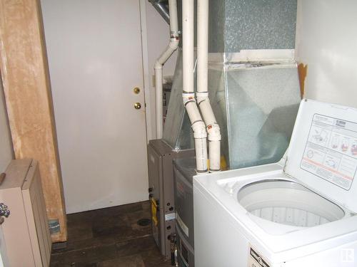 4901 47 Avenue, Myrnam, AB - Indoor Photo Showing Laundry Room