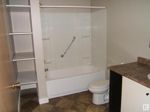 4901 47 Avenue, Myrnam, AB - Indoor Photo Showing Bathroom