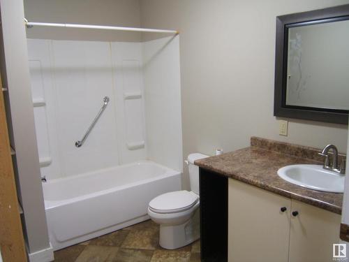 4901 47 Avenue, Myrnam, AB - Indoor Photo Showing Bathroom